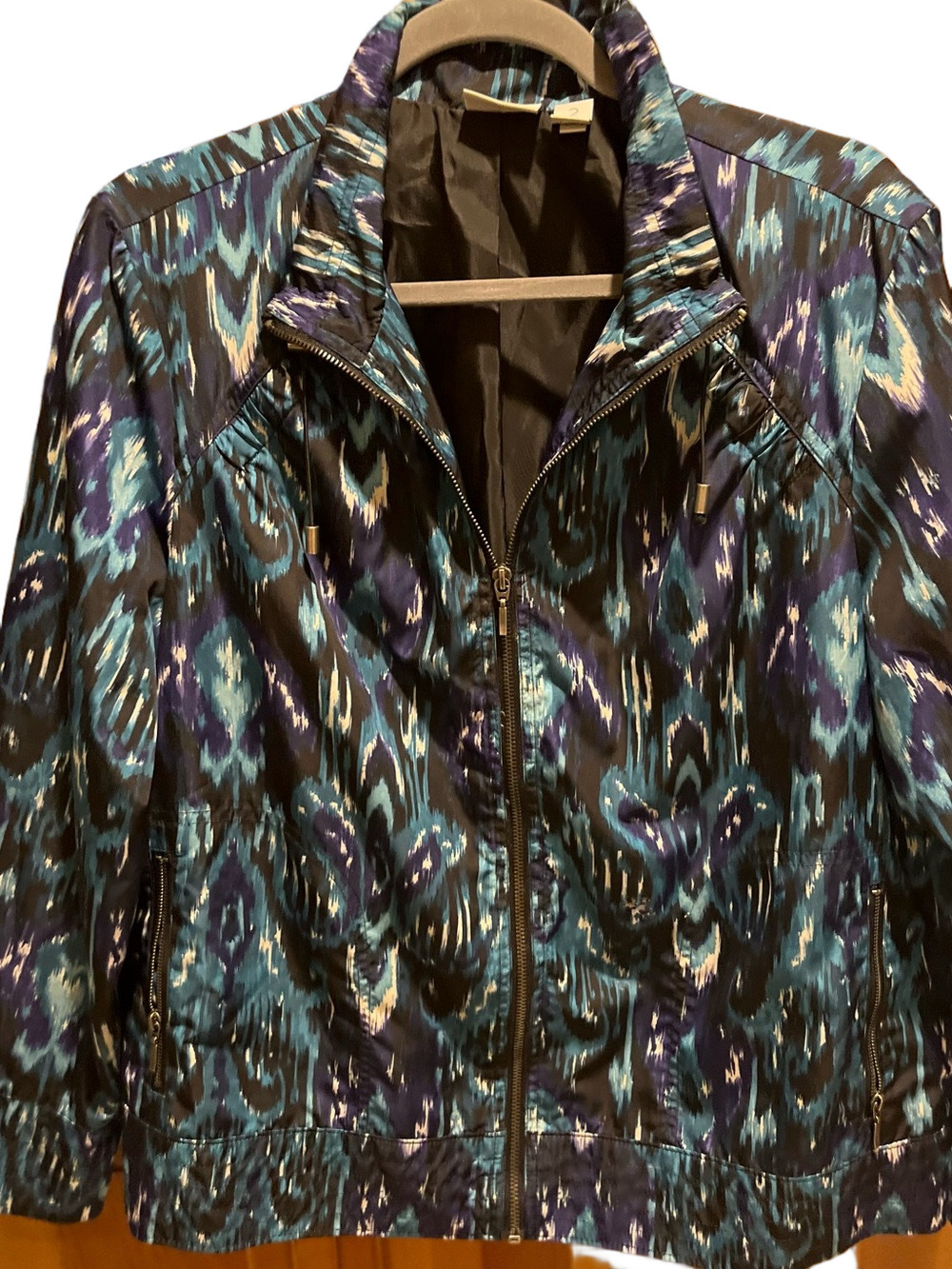 33. WOMENS CHICO’S ZENERGY 2/L DETAIL JACKET